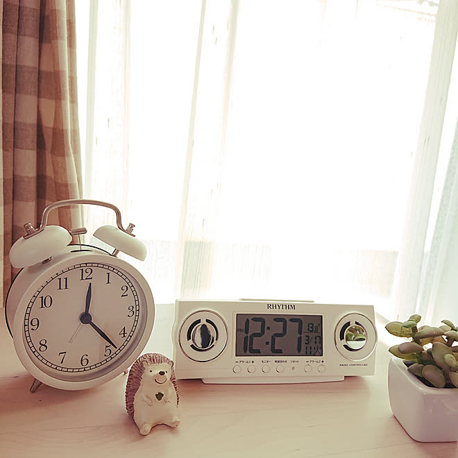 ベッド周り 新生活 すっきり暮らしたい 目覚まし時計 目覚まし電波時計 などのインテリア実例 03 17 12 35 37 Roomclip ルームクリップ