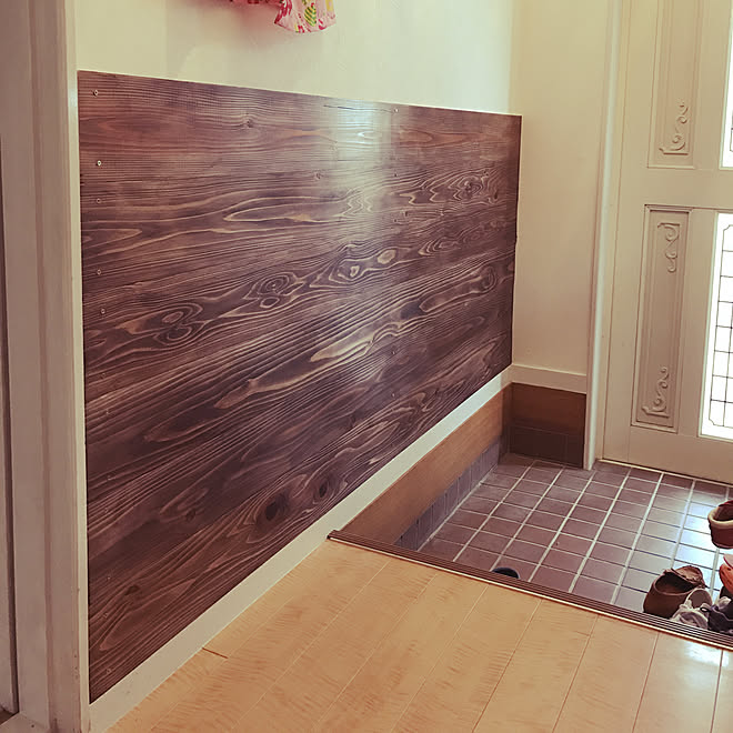 コーナン木材 杉板張り 杉板 玄関 入り口 まだ途中ですが などのインテリア実例 17 10 14 16 25 37 Roomclip ルームクリップ