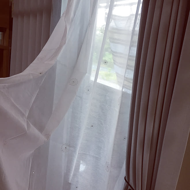 リビング カーテン新調 Roomclipドラマ化 賃貸でも楽しく アパート暮らし などのインテリア実例 18 09 05 14 26 25 Roomclip ルームクリップ