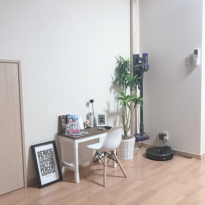 イームズチェア ミニチュア/キャンドル/いちりんざし/無印良品/植物...などのインテリア実例 - 2019-11-11 16:32:32