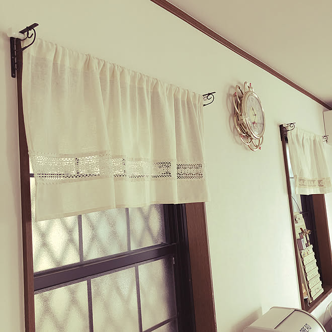 小窓 アイアンブラケット カフェカーテン ナチュラルインテリア ダイソー などのインテリア実例 05 18 10 38 46 Roomclip ルームクリップ