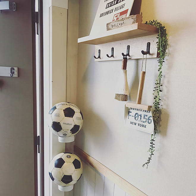 玄関 入り口 サッカーボール ボール収納 玄関収納 配管金具 などのインテリア実例 18 06 15 18 47 31 Roomclip ルームクリップ