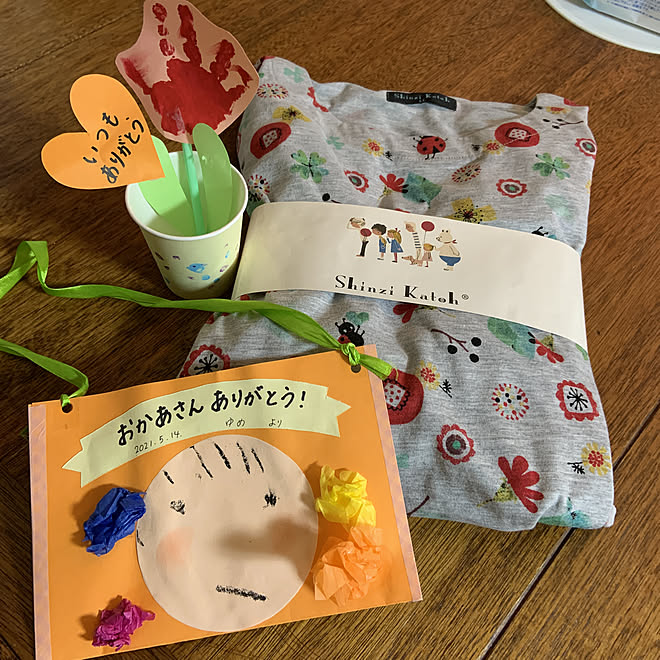子供の作品にほっこり 母の日のプレゼント 子供のいる暮らし いつもいいねやコメント感謝です 三姉妹 などのインテリア実例 21 05 09 21 32 11 Roomclip ルームクリップ