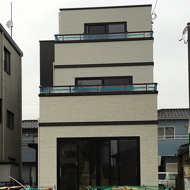 玄関/入り口/三階建/縦長の家/トヨタホーム/二世帯住宅新築中のインテリア実例 20160407 115531