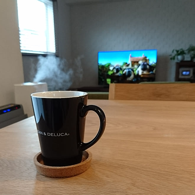 机 Dean Deluca Dean Delucaのマグカップ 無垢材テーブル 無垢オーク材のテーブル などのインテリア実例 17 11 25 09 48 24 Roomclip ルームクリップ