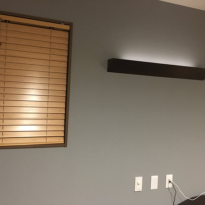 トキワ アクセントクロス トキワ 壁紙 グレーの壁 アクセントクロス 間接照明 などのインテリア実例 19 12 28 01 19 11 Roomclip ルームクリップ