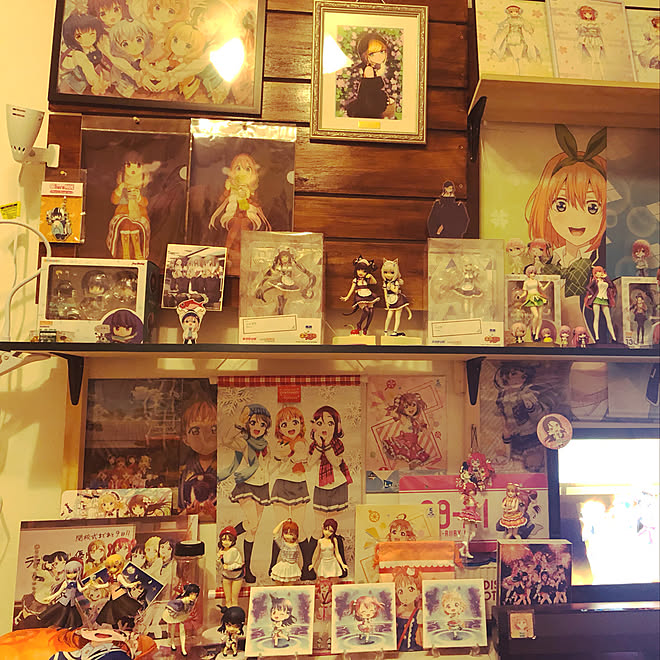 ラブライブサンシャイン アニメグッズをおしゃれに飾りたい フィギュアのある部屋 ダイソー フィギュア棚製作 などのインテリア実例 21 11 02 21 13 35 Roomclip ルームクリップ