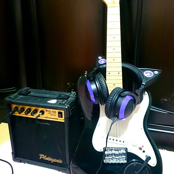 部屋全体 音楽 エレキギター パンクロック 猫耳ヘッドホンのインテリア実例 17 04 15 11 46 21 Roomclip ルームクリップ