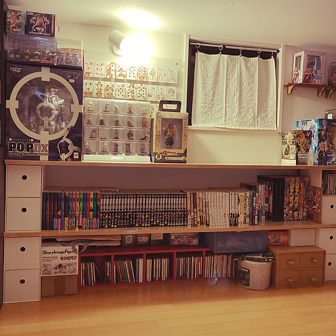 ワンピースフィギュア パイン集成材 漫画部屋 天井高140 ロフト などのインテリア実例 10 28 22 46 13 Roomclip ルームクリップ