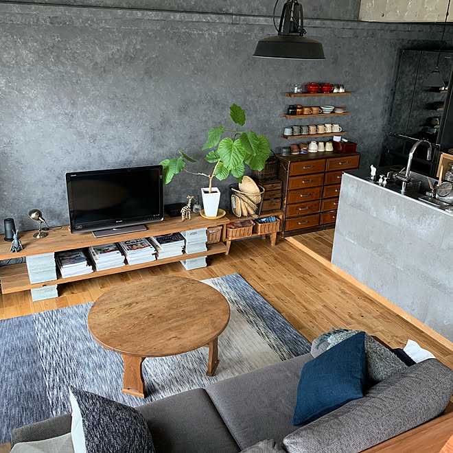 リビング テーブル コンクリート打ち放し モノトーン リノベーション などのインテリア実例 19 06 21 08 15 09 Roomclip ルームクリップ