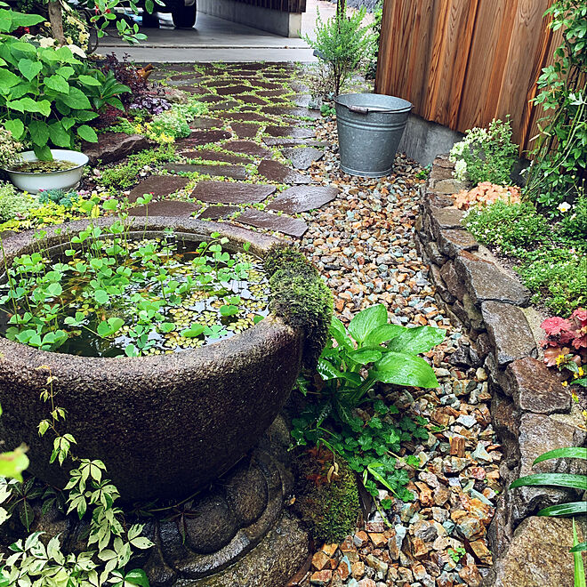 石積み 雨対策 ギボウシ 初夏の庭 メダカ鉢 などのインテリア実例 06 13 13 46 35 Roomclip ルームクリップ