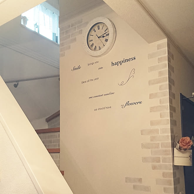 部屋全体/階段の壁/掛け時計/れんがリメイクシート/階段リメイク...などのインテリア実例 - 2019-11-24 15:49:45