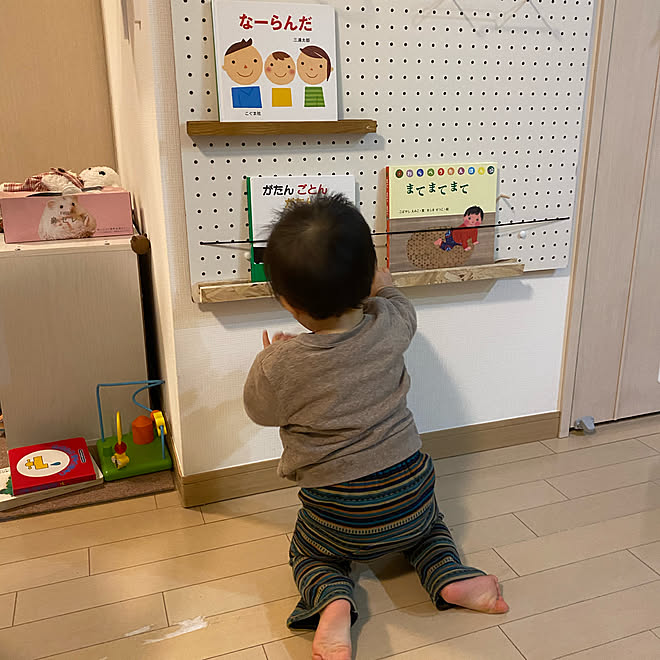 パンチングボード 有孔ボード 絵本棚 赤ちゃんのいる暮らし 石膏ボード などのインテリア実例 12 30 19 58 19 Roomclip ルームクリップ