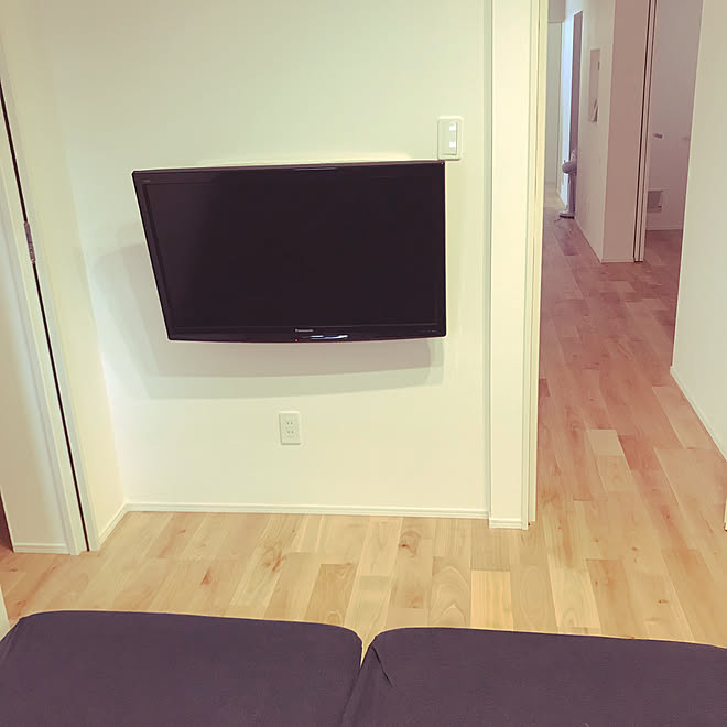 壁掛けテレビ 子供たちの寝起き用ｔｖ アクセントクロスの反対側 寝室のｔｖも壁掛け ベッド周り などのインテリア実例 06 00 19 16 Roomclip ルームクリップ