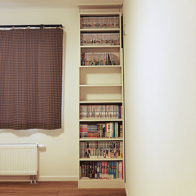 パネルヒーター カーテンレール 黒 漫画収納 防災 転倒防止 などのインテリア実例 18 12 27 15 45 14 Roomclip ルームクリップ