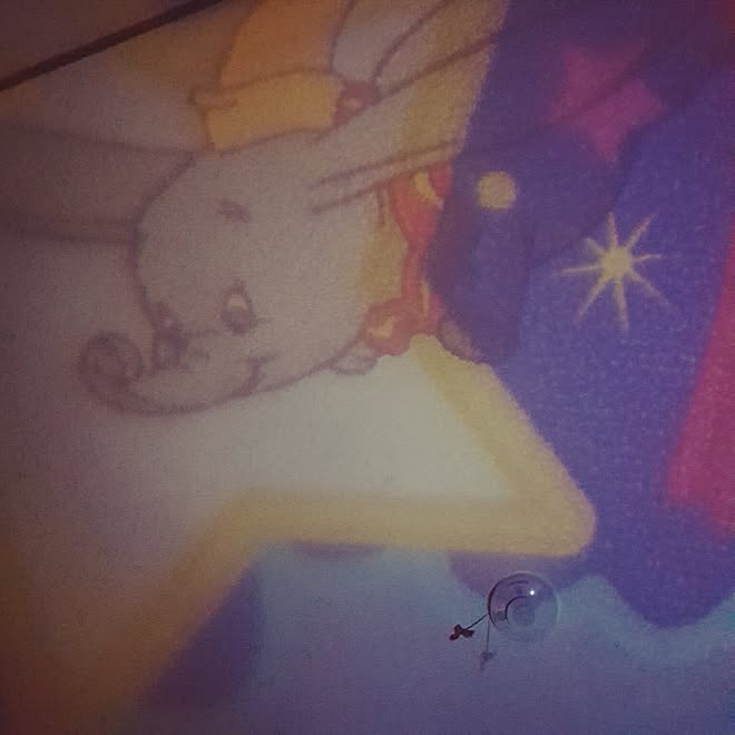 ベッド周り おやすみホームシアター こどもと暮らす プロジェクター ディズニーのインテリア実例 17 03 06 21 38 14 Roomclip ルームクリップ