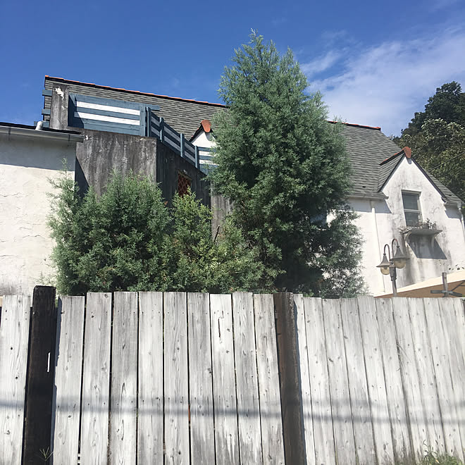 フレンチカントリーな暮らし フェンス自作 フェンスdiy 枕木 外溝工事 などのインテリア実例 08 09 23 29 00 Roomclip ルームクリップ