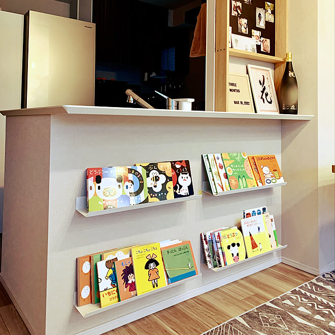 Ikeaの棚 ウォールシェルフ 絵本棚 カウンター下収納 棚のインテリア実例 22 03 26 13 48 Roomclip ルームクリップ