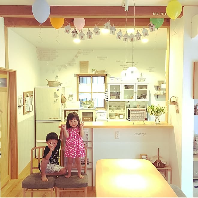 部屋全体 こどもと暮らす 誕生日飾り付け ナチュラルインテリア カウンターキッチン などのインテリア実例 17 06 21 09 55 07 Roomclip ルームクリップ