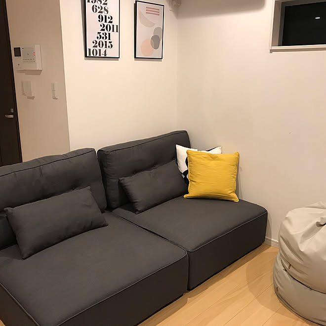 自作ポスター ニトリのソファー ハナロロビーズクッション リビングのインテリア実例 21 05 19 23 14 27 Roomclip ルームクリップ