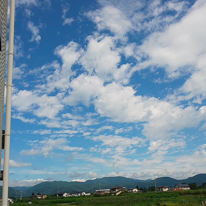 机 空 綺麗な青空 いいね コメント うれしいです 綺麗な色のインテリア実例 07 19 09 38 14 Roomclip ルームクリップ