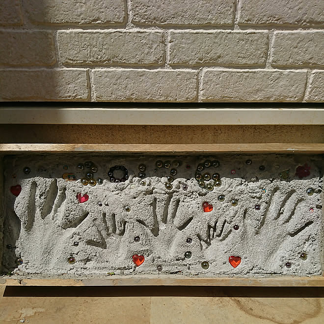 玄関 入り口 手形 インスタントモルタル ビー玉 白い家 などのインテリア実例 18 04 07 15 52 23 Roomclip ルームクリップ