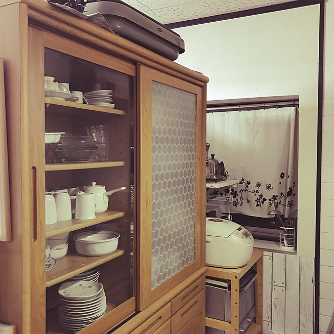 窓ガラス目隠しシート 食器棚 賃貸マンション ダイソー 収納 などのインテリア実例 19 11 18 12 16 Roomclip ルームクリップ