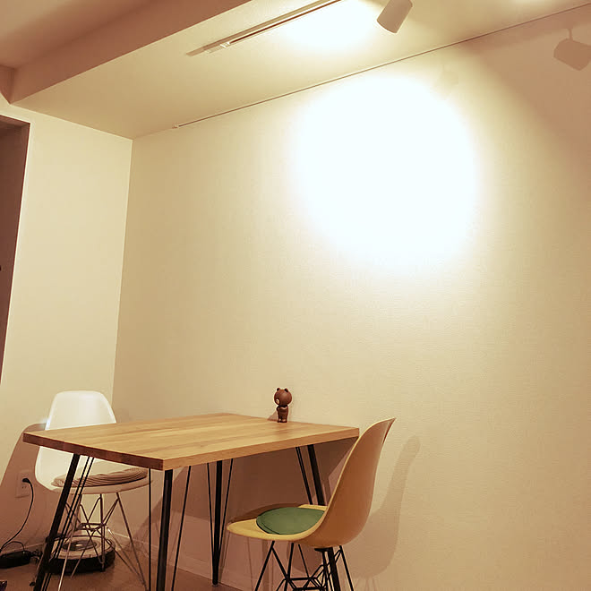 壁 天井 間接照明 賃貸マンション ルンバがいる暮らし Eames などのインテリア実例 18 01 01 19 30 06 Roomclip ルームクリップ 壁 天井 間接照明 賃貸マンション ルンバがいる暮らし Eames などのインテリア実例 18 01 01 19 30 06 Roomclip ルームクリップ