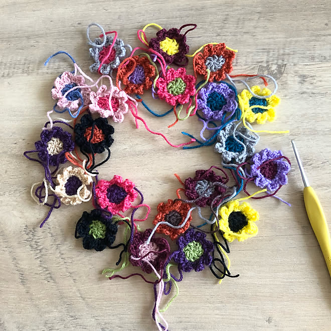 毒々しい色 編み物 リース 手作り かぎ針編み 手編み などのインテリア実例 21 06 16 22 32 56 Roomclip ルームクリップ