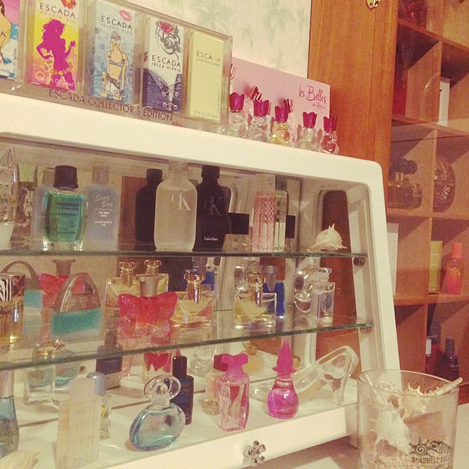 棚 香水を飾る 香水瓶のインテリア実例 14 11 19 22 59 01 Roomclip ルームクリップ