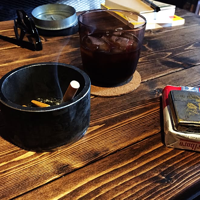 机 灰皿 Zippo タバコ コーヒーのインテリア実例 15 12 13 11 28 05 Roomclip ルームクリップ