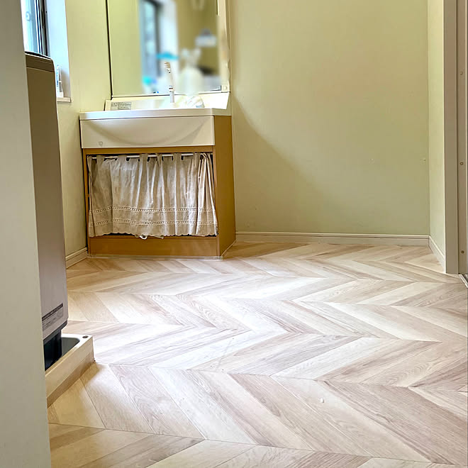 洗面所diy 洗面所の床 洗面所 ヘリンボーンクッションフロア ヘリンボーン風 などのインテリア実例 21 08 30 22 35 11 Roomclip ルームクリップ