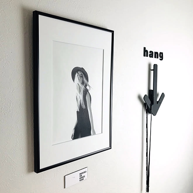 ハンガーフック 東急ハンズの素材 ダイソー モノトーンインテリア ポスター自作 などのインテリア実例 21 02 07 21 56 31 Roomclip ルームクリップ