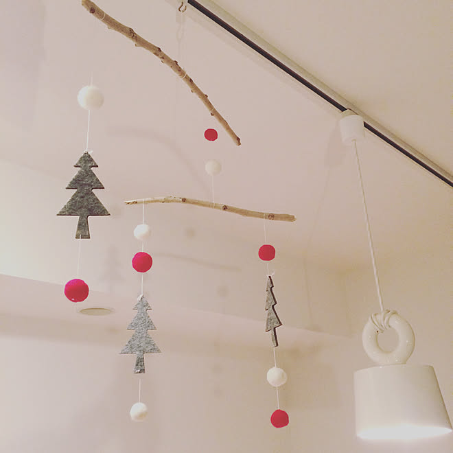 フェルトボール モビール 手作り クリスマスディスプレイ クリスマスモビールのインテリア実例 17 11 12 19 54 50 Roomclip ルームクリップ
