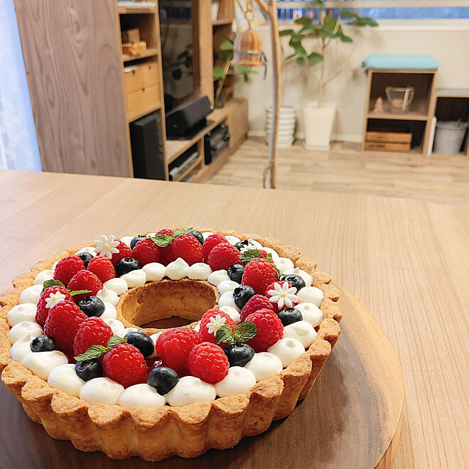 キッチン/手作りケーキ/お誕生日ケーキ/アカシアプレート/カッティング 
