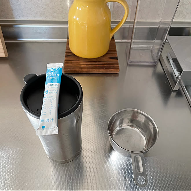 タンブラー スポーツの後に ポカリフォト ポカリのまなきゃ イオンウォーター などのインテリア実例 21 02 21 13 18 30 Roomclip ルームクリップ