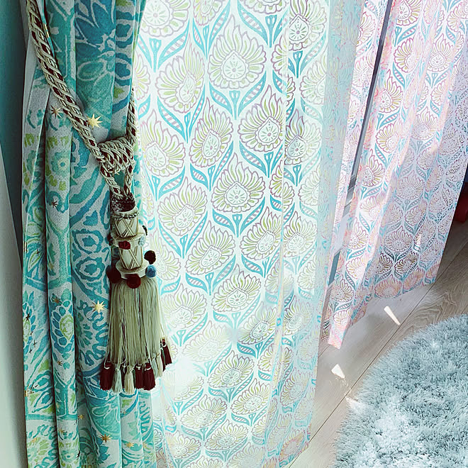 タッセルカーテン みどり色のラグ 明るい部屋 派手派手 勉強部屋 などのインテリア実例 21 04 02 11 59 13 Roomclip ルームクリップ