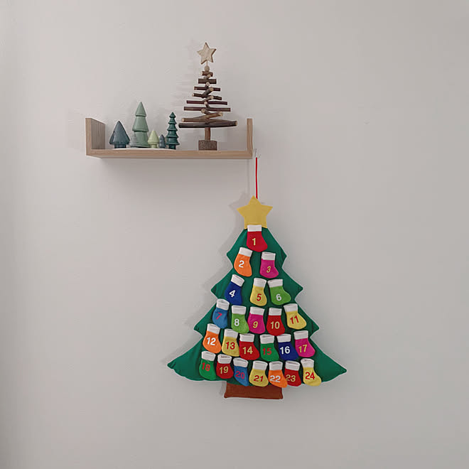 ディズニー アドベントカレンダー クリスマス 60cmx47cm 飾り カレンダー クリスマスオーナメント ツリー ホリデー 子供 アドベント ミッキーマウス 家 木製 12日間 デコレーション