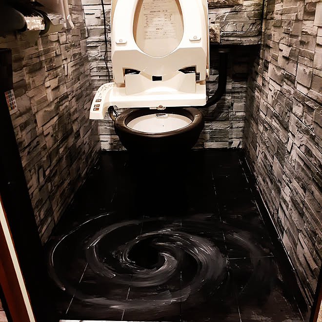 バス トイレ コレ Diyしたよ タイルからクッションフロアに クッションフロアに塗装 壁タイルからリメイクシート などのインテリア実例 05 15 00 42 40 Roomclip ルームクリップ