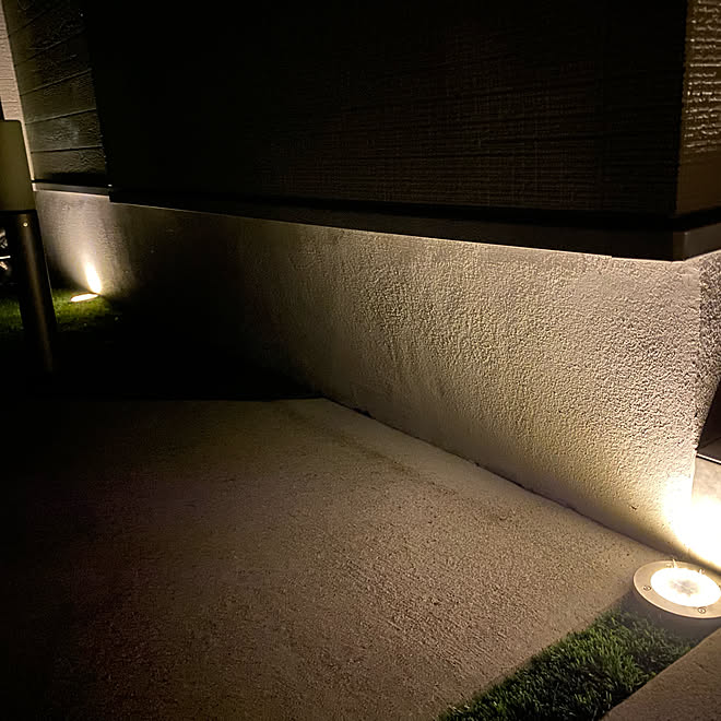 駐車場目地 駐車場 ソーラーライト 玄関前 Ledライト などのインテリア実例 21 06 27 21 32 09 Roomclip ルームクリップ