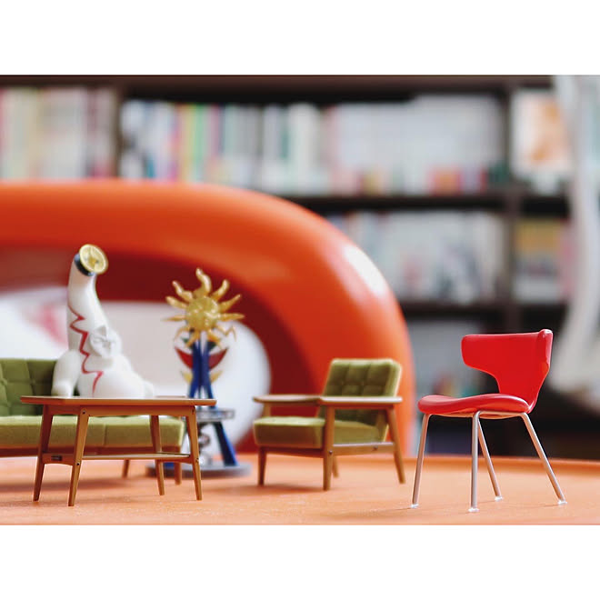 岡本太郎 ミニチュア ガチャガチャ 天童木工 ミッドセンチュリー などのインテリア実例 21 07 25 08 37 Roomclip ルームクリップ