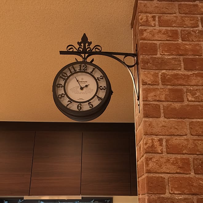 リビング 両面時計 レンガ壁紙 ブラウンのインテリア実例 16 12 10 13 57 58 Roomclip ルームクリップ