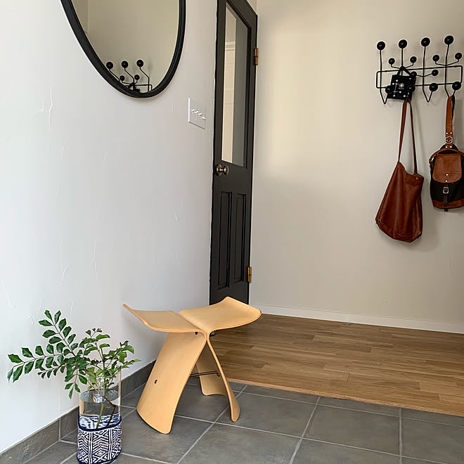 フラットな玄関 段差なしの玄関 和モダン 大きな鏡 ハングイットオール などのインテリア実例 2019 06 05 08 47 50 Roomclip ルームクリップ