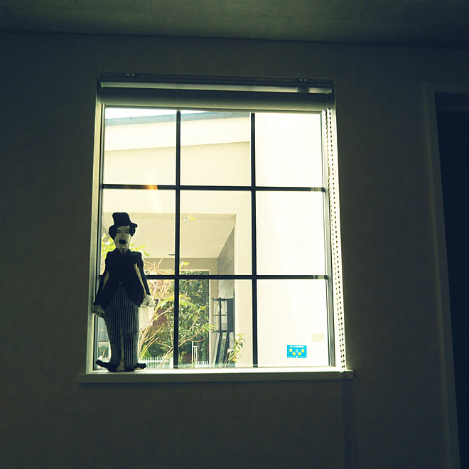 リビング 面白いモノが好き チャップリン 窓雑貨 作家さんの作品のインテリア実例 18 10 19 13 52 Roomclip ルームクリップ