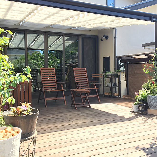 縁側ウッドデッキ リゾート風 ウッドデッキ グリーンのある暮らし テラス屋根 などのインテリア実例 05 30 08 25 46 Roomclip ルームクリップ