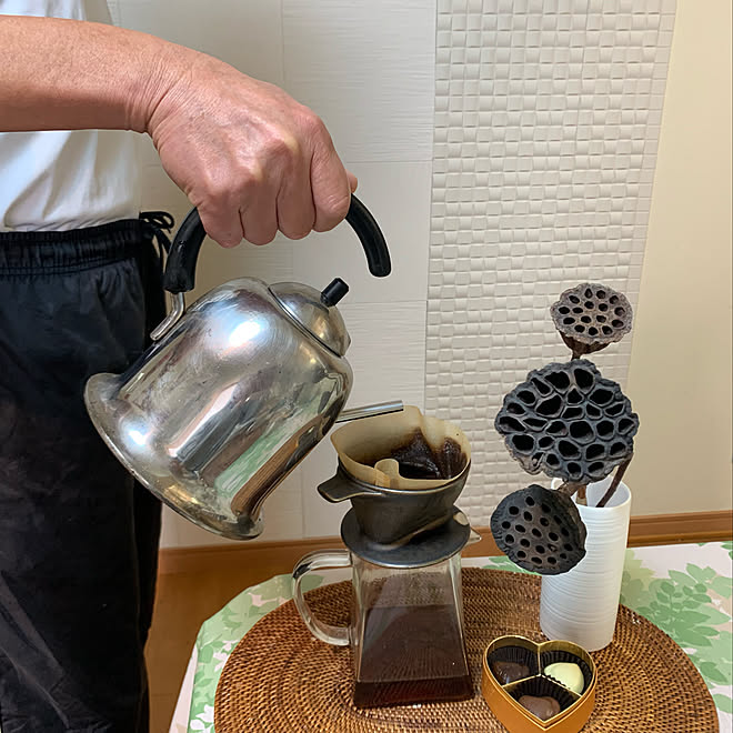 チョコ美味しかった ドリップポット ダイソーのフラワーベース ハスの実 ハンドドリップのためのケトル などのインテリア実例 22 02 13 08 04 Roomclip ルームクリップ