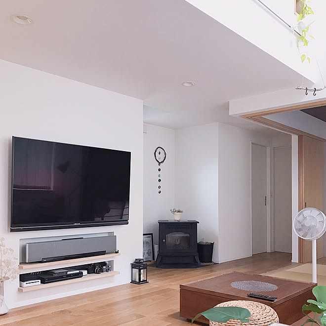 ペレットストーブ Yspスピーカー スピーカー 壁掛けテレビ 吹き抜けリビング などのインテリア実例 19 10 22 00 54 48 Roomclip ルームクリップ