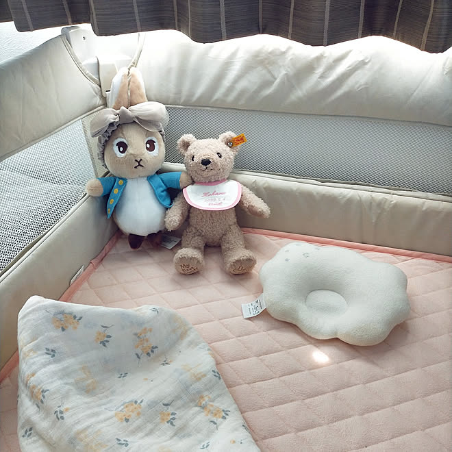 ベッド周り のんびり暮らす ダイソー ピーターラビット ぬいぐるみ シールキャンペーン などのインテリア実例 22 05 30 12 09 39 Roomclip ルームクリップ