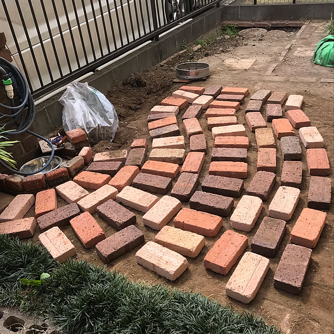 手作りの庭 手作り れんがの小道 レンガの小道 裏庭改造 などのインテリア実例 19 05 13 22 36 31 Roomclip ルームクリップ