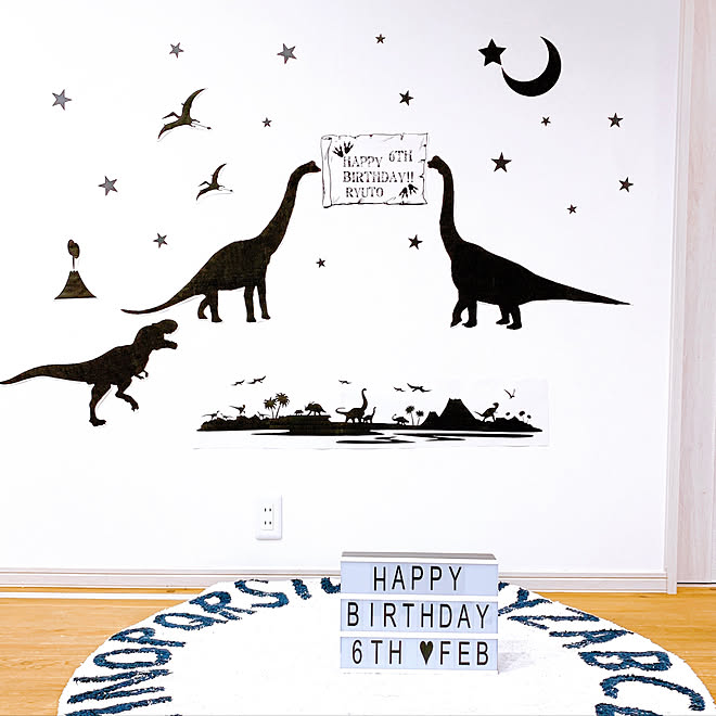 6歳誕生日 恐竜好きな息子へ モノトーン 誕生日飾り付け ライトボックス などのインテリア実例 02 23 04 50 32 Roomclip ルームクリップ